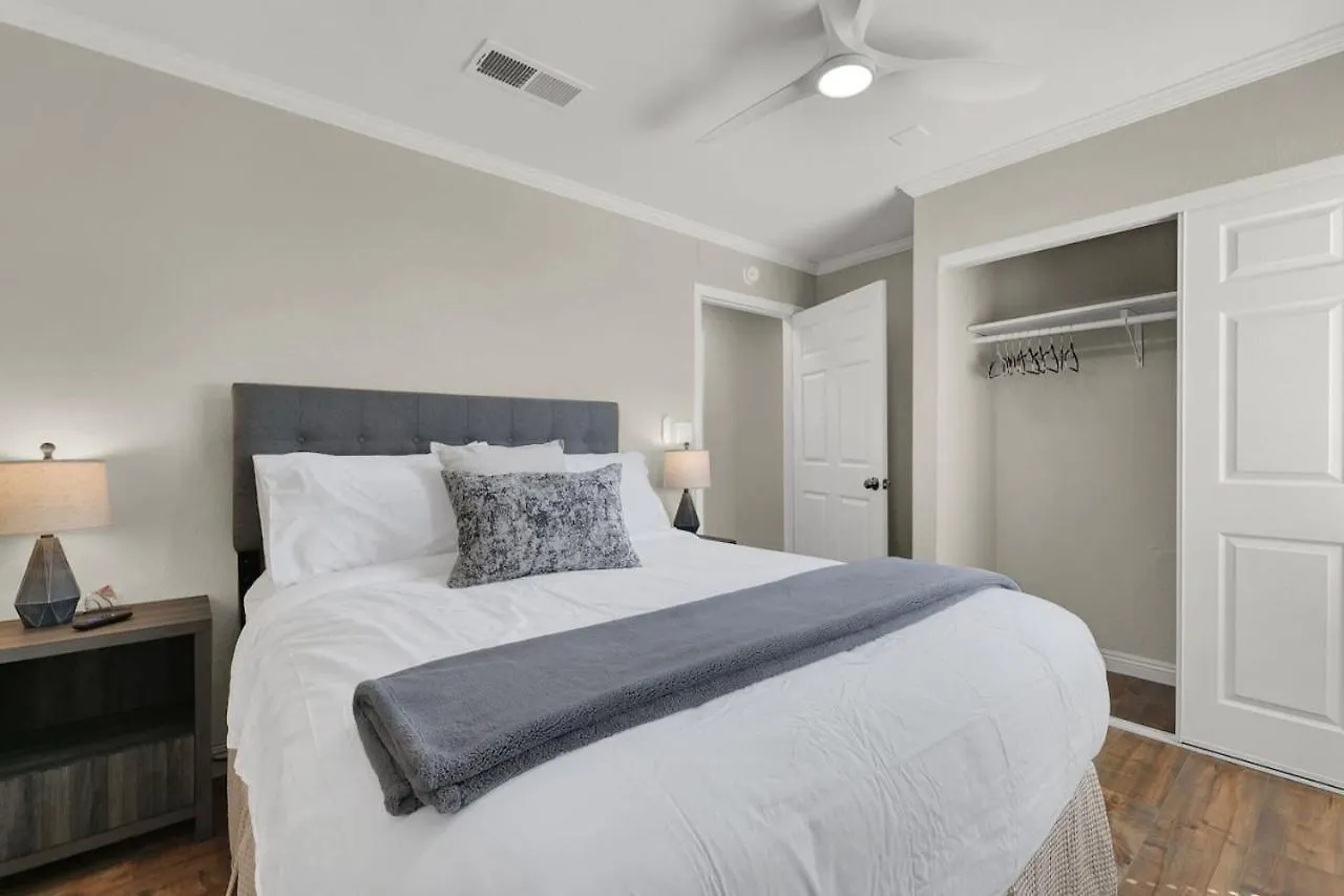 Spacious 4Br Plus Den With Pool, Jacuzzi, Bbq, Near Strip Las Vegas 0*,  Verenigde Staten