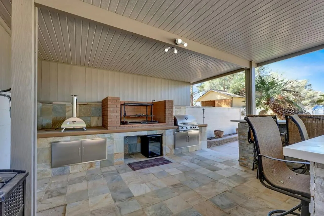 Vakantiehuis Spacious 4Br Plus Den With Pool, Jacuzzi, Bbq, Near Strip Las Vegas