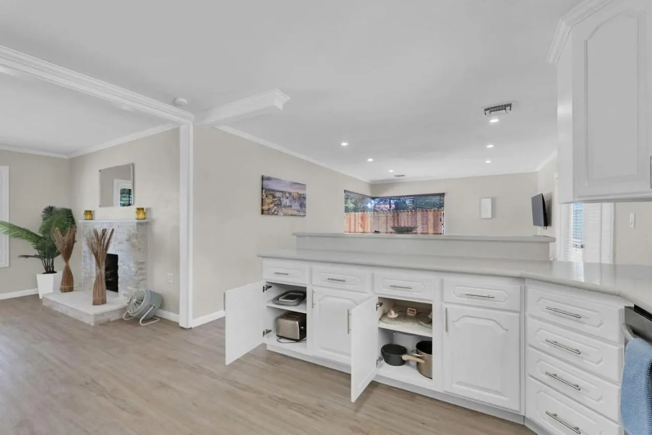 Spacious 4Br Plus Den With Pool, Jacuzzi, Bbq, Near Strip Las Vegas