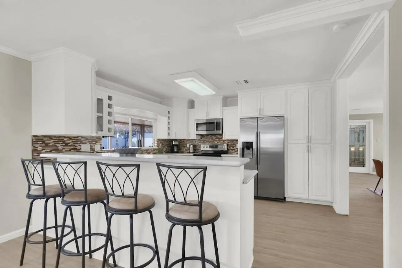 Vakantiehuis Spacious 4Br Plus Den With Pool, Jacuzzi, Bbq, Near Strip Las Vegas