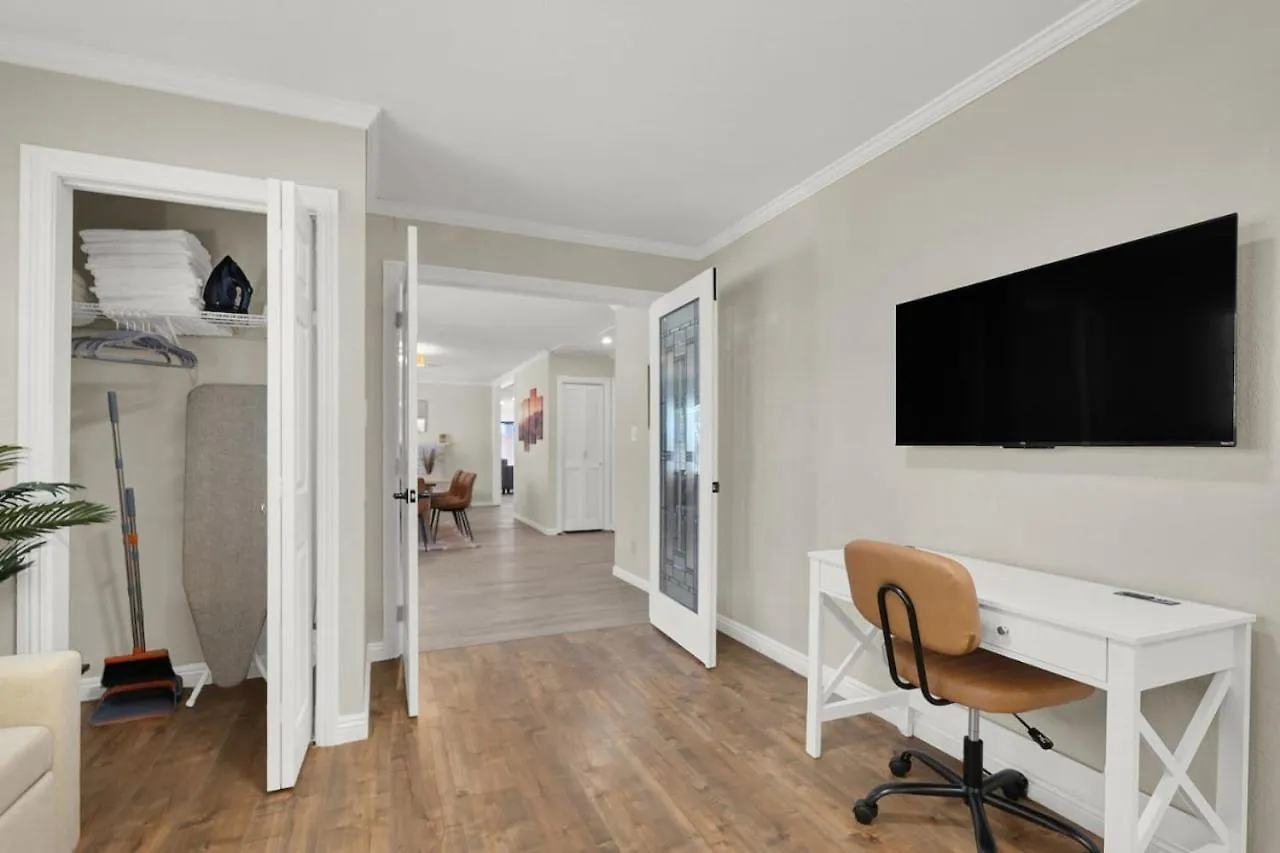 לאס וגאס Spacious 4Br Plus Den With Pool, Jacuzzi, Bbq, Near Strip ארצות הברית