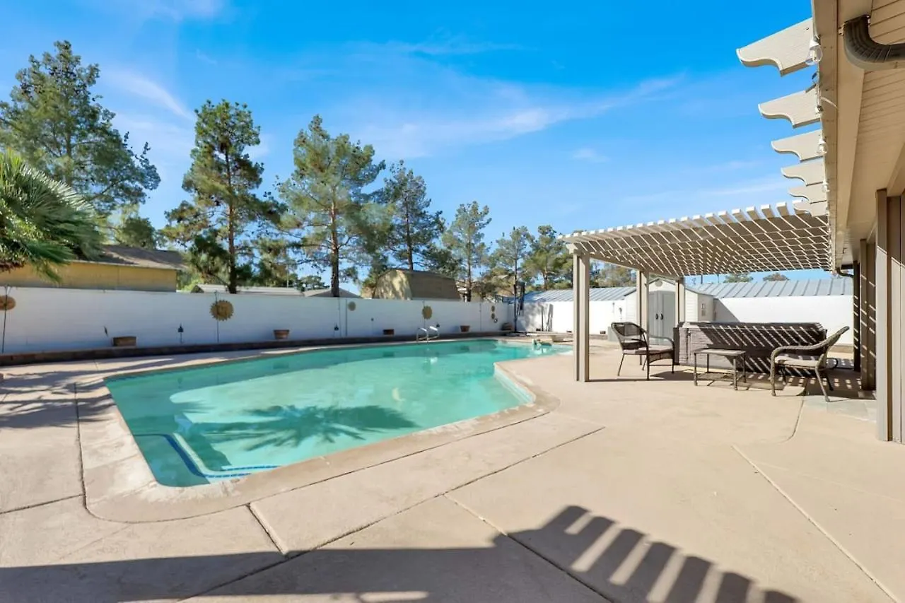 לאס וגאס Spacious 4Br Plus Den With Pool, Jacuzzi, Bbq, Near Strip בית נופש