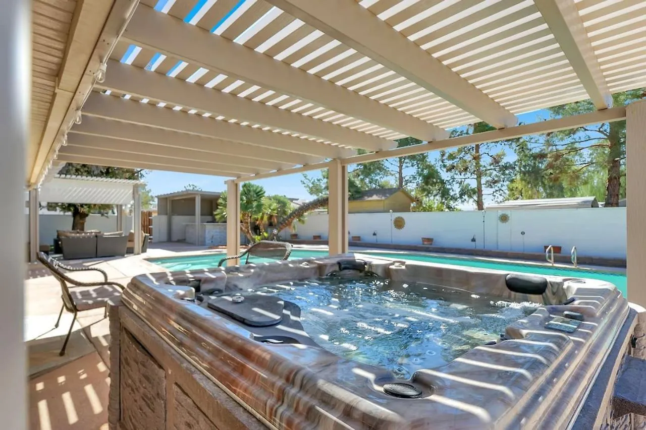 לאס וגאס Spacious 4Br Plus Den With Pool, Jacuzzi, Bbq, Near Strip לאס וגאס